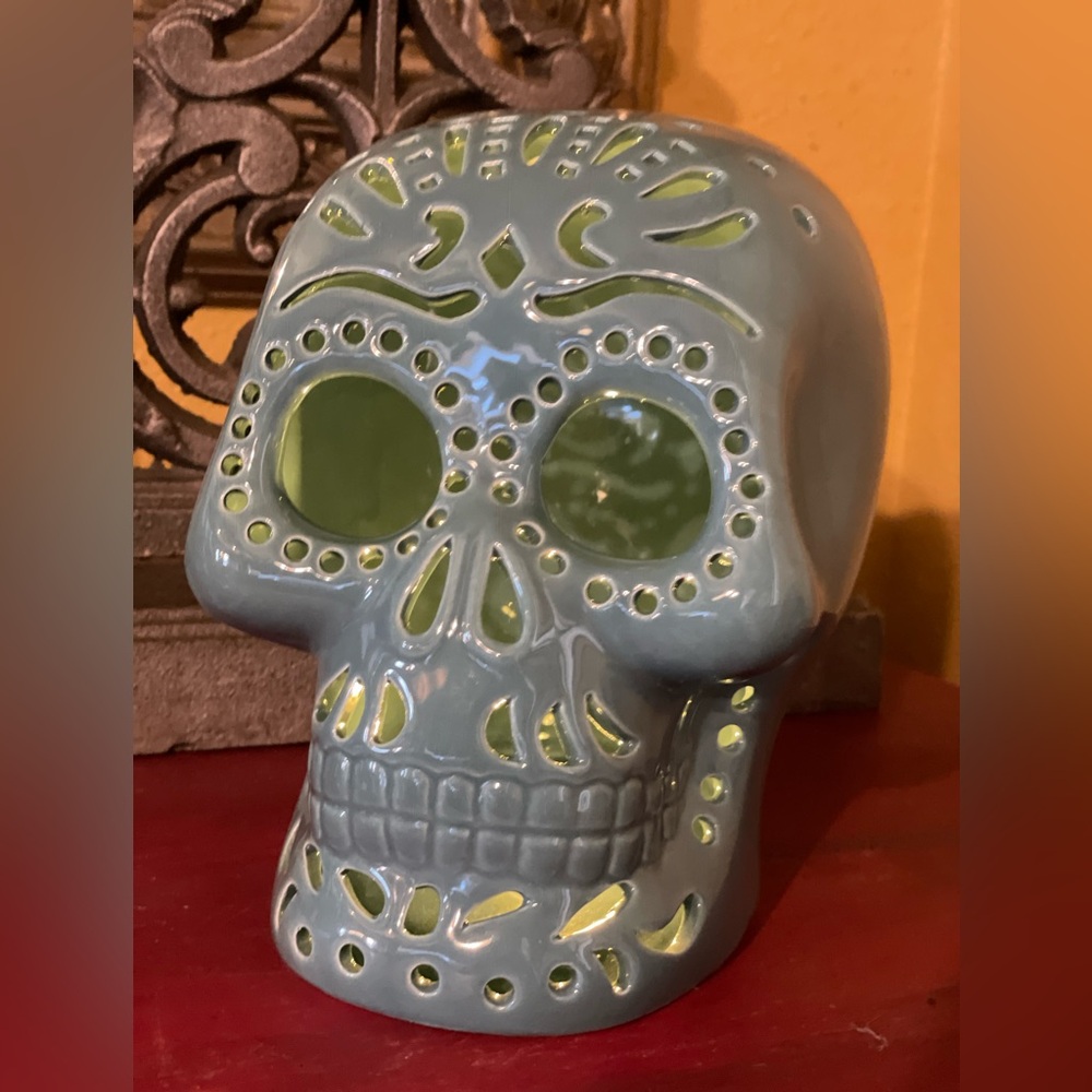 DAY OF THE DEAD-DIA DE LOS MUERTOS Lighted Ceramic Sugar Skull Decor